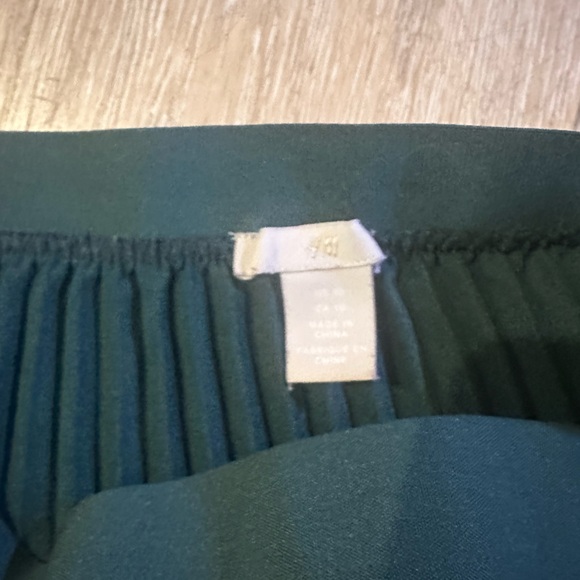 H&M Dark Green A-Line Pleated Skirt - Picture 3 of 3